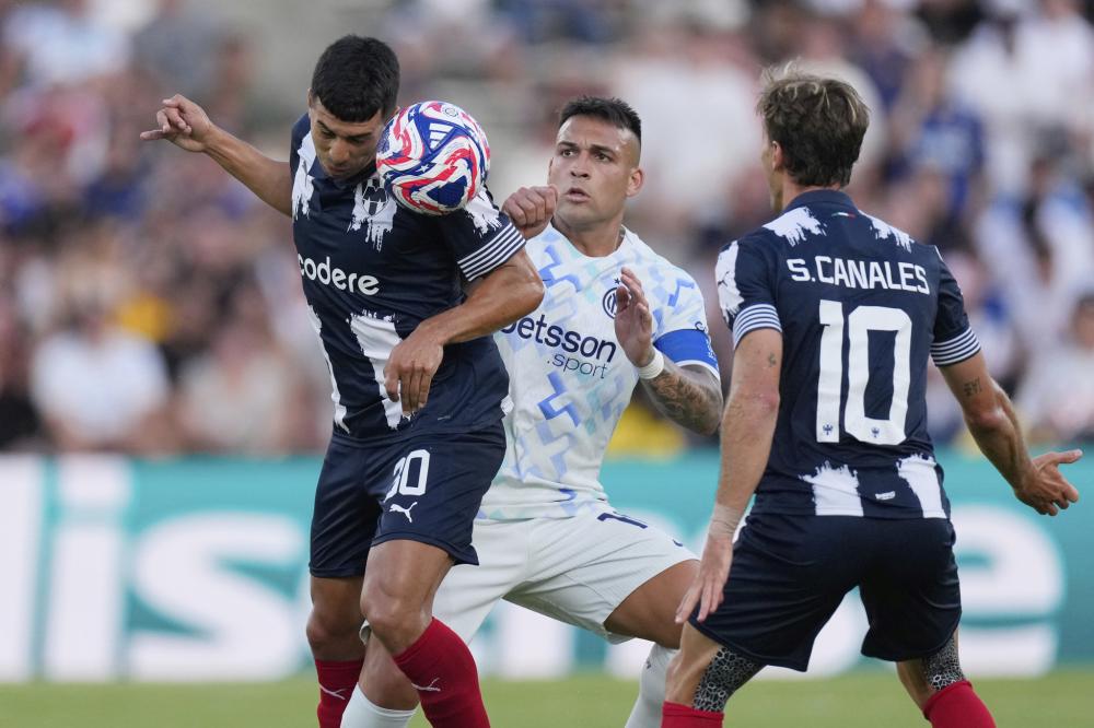 吴前贡献16分5篮板5助攻，两队唯一得分上双的本土球员