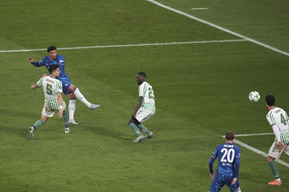 自己给自己颁奖！特朗普获首届FIFA和平奖 因凡蒂诺抛出争议言论